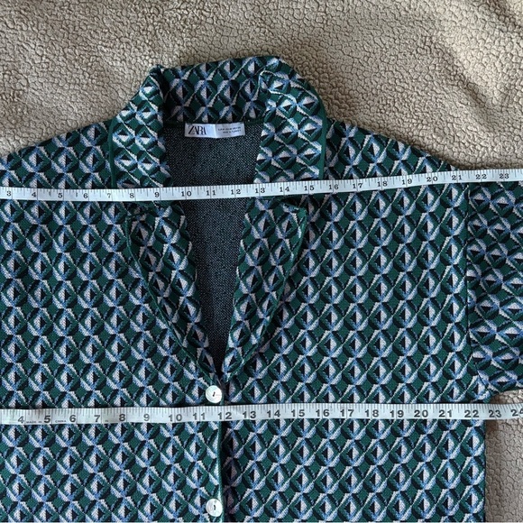 Zara Geometric Print Women’s Short Sleeves V-Neck, notched collar Top Sz: Medium - Picture 7 of 11